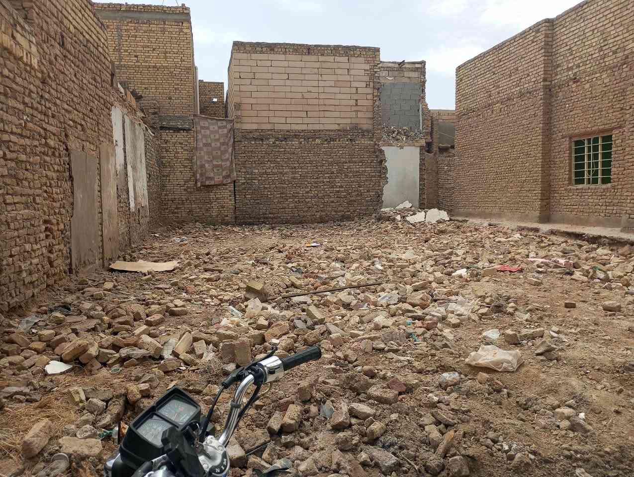 قطعه للبيع طابو  مساحته 160 الوجه 10  مكانه ثالث فرع عن السوك المسكوف ***********
