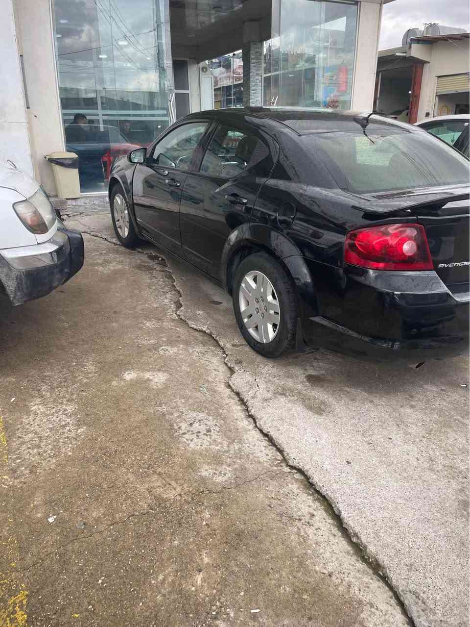 دوج.افنجر موديل 2012دووقطع او نيف صبغ بي داخلي  مكينه 6پستن گيرو مكينه شرت تحويل او وكاله شرت 16ورقه غرمه يل سر سعر 88$ورقه بيجك مجال تلفون *********** زاخو, دهوك
