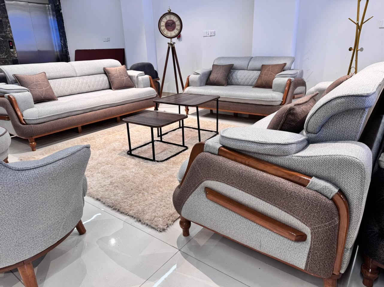 تصميم يسبق وقته، تفاصيل تخطف النظر
وراحة تحسها من أول گعدة 🤍

موديل 2026 حصري
تشوفه اليوم… الكل يتمناه باچر 😎
إذا تحب التميّز وما ترضى بالعادي، هذا الطقم معمول إلك

📍 متوفر الآن لدى #بـرسـتـيـج_هـوم 

الكميات محدودة ⏳

للحجز والاستفسار راسلونا خاص او الاتصال 👇
*********** _ ***********
