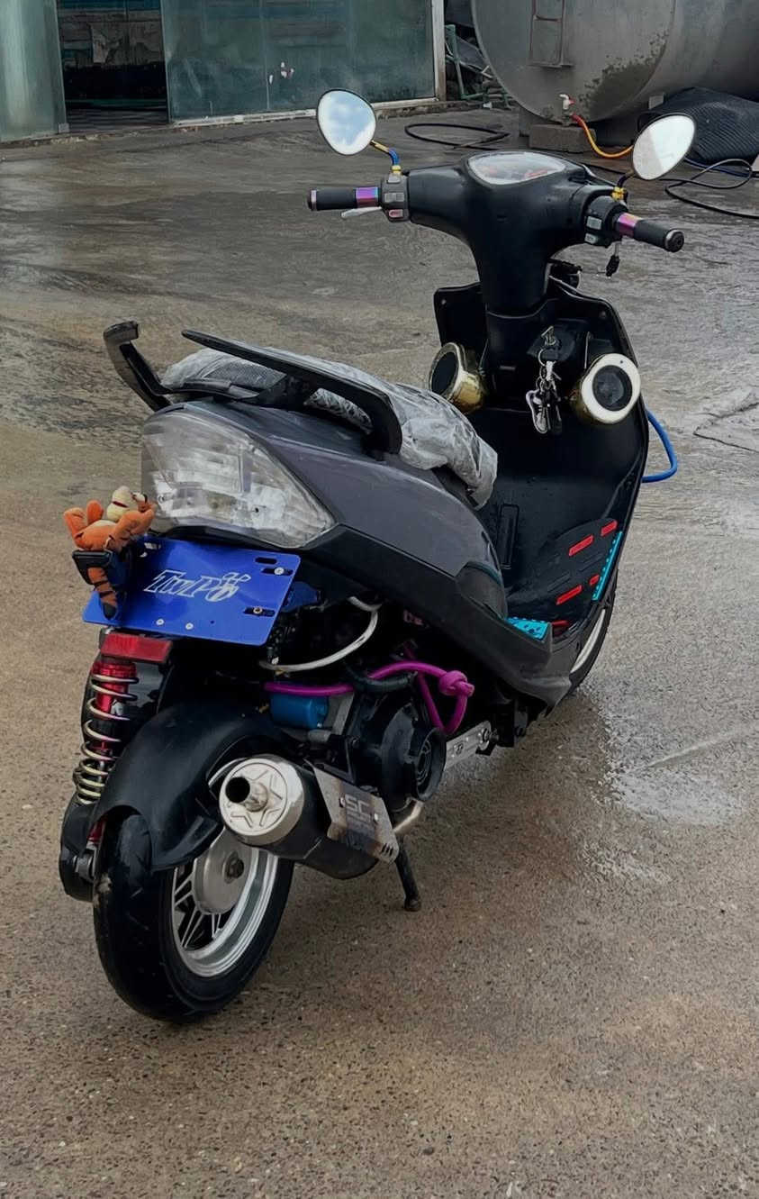 سلام عليكم ماكس عدلة مفولة  اذا متعرف بسعرهن لا تحجي دراجة خير من الله يعني دراجة ما بيها قطعة بلادية كلهة مزودة خاف تريد تزوج بيها سستم مال سماعات صوتة عالي 
٩٥٠ وبيها مجال لل شراي


**إذا كنت صاحب هذا الإعلان وتريد حذفه لأي سبب، رجاءا أرسل رسالة إلى الدعم الفني**