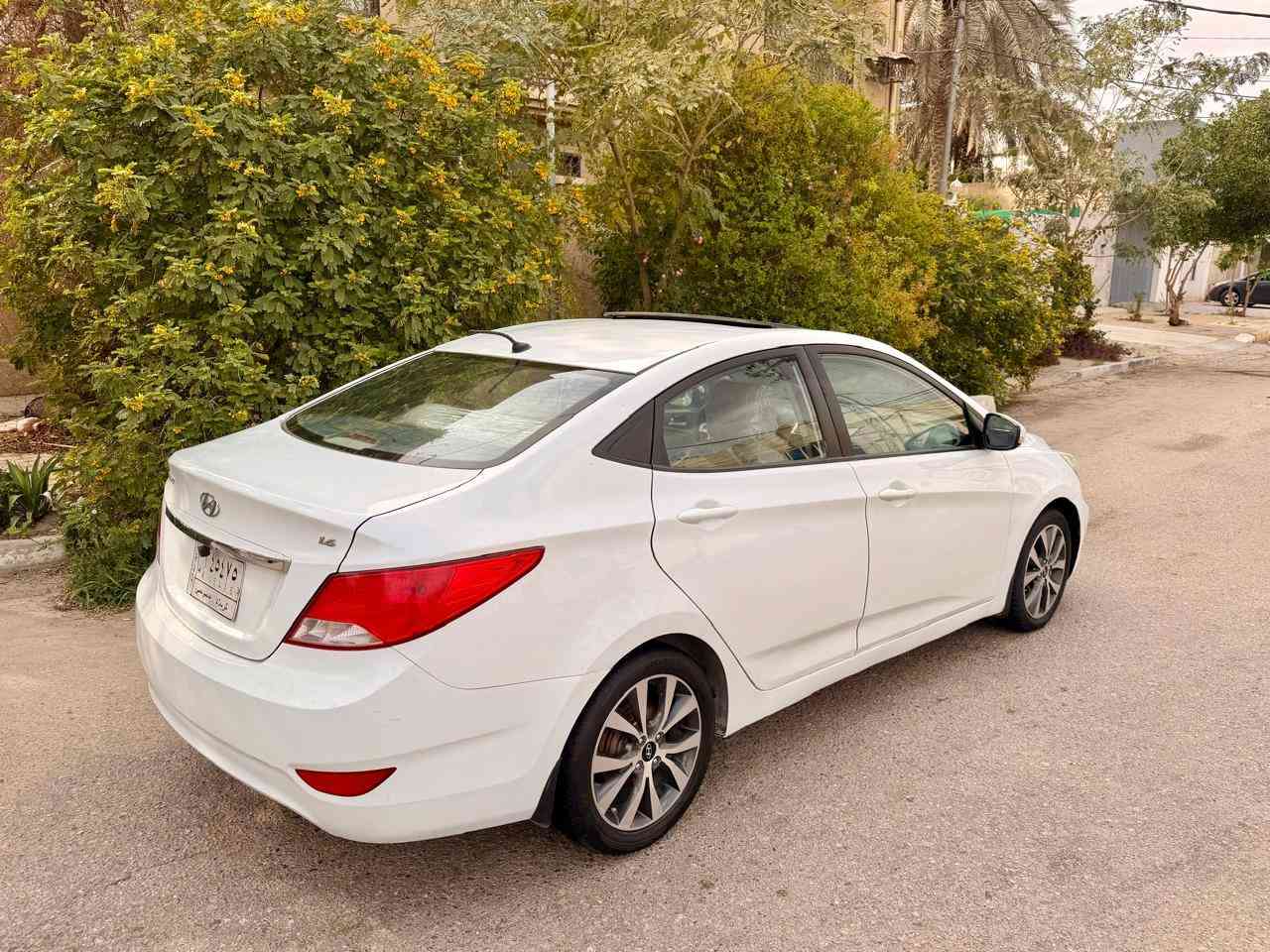 السلام عليكم *********** للبيع فقط السعر 95 نهايته هوانداي اكسنت موديل 2016 محرك 1600 دوش وارد خليجي بيه صبغ  باب الصدر والبنيد ونص قطعه من باب اثر طخات بصيطه
السياره مكفوله من شواصي وتكم وحوض كله مكفول مواصفات فتحه شاشه كأمره داخل لونين تحكمات جهتين أشاير بلمري 5 ويل كب كروم
السياره جاهزه محرك وكير وحداديه على وضع الشركه وتخم تاير و باتري جديد
رقم كربلاء تحويل مباشر السياره موجوده في كربلاء
