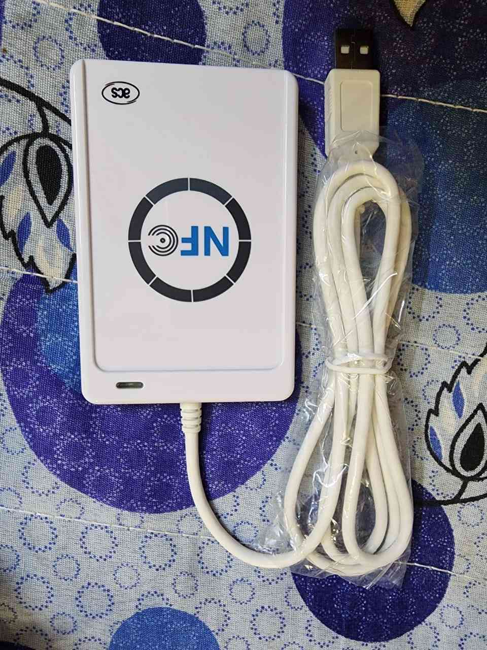 هذا الجهاز هو قارئ وبطاقات ذكية NFC يعمل عبر USB من شركة ACS. 
نوع الجهاز: قارئ/كاتب بطاقات ذكية غير تلامسية.
التقنية: يعتمد على تقنية الترددات الراديوية (RFID) بتردد 13.56 ميجاهرتز.
سرعة الوصول: تصل إلى 424 كيلوبت في الثانية.
الاستخدامات: يستخدم في أنظمة الدفع، النقل العام، والتحكم في الدخول.
التوافق: يعمل مع أنظمة Windows، macOS، وLinux.

متوفر ١٠  قطع سعر القطعه ٥ الاف توصيل متوفر والي يريدهم كلهم ع ٤ القطعه


**إذا كنت صاحب هذا الإعلان وتريد حذفه لأي سبب، رجاءا أرسل رسالة إلى الدعم الفني**