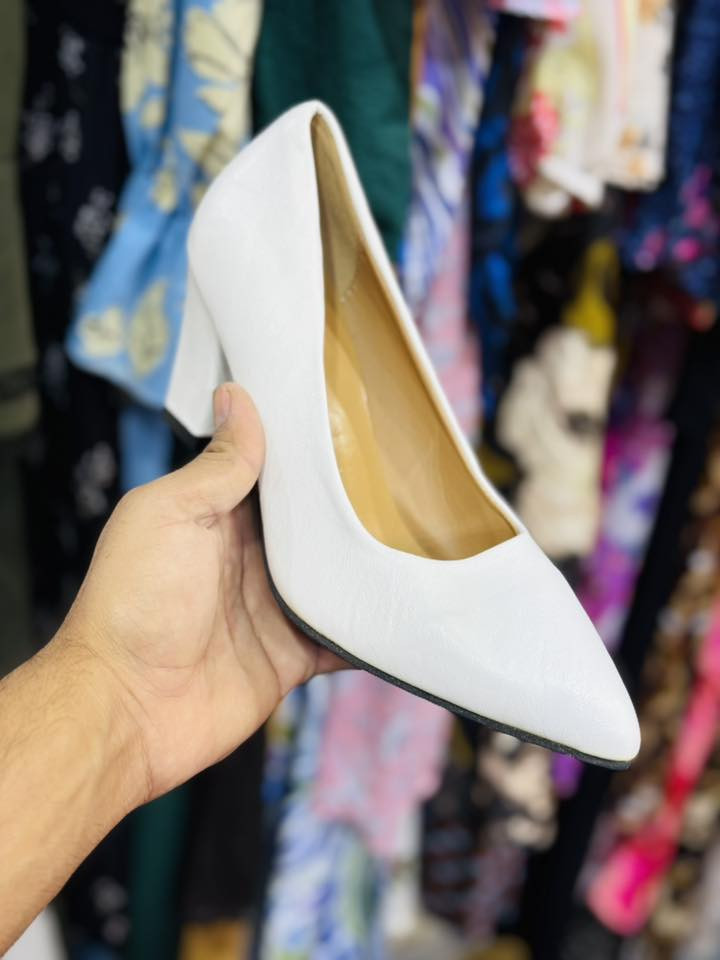 حذاء نسائي جديد 🆕 
العنوان بابل المدحتيه قرب الساعه مجاور المصرف محل محمد وحيد


**إذا كنت صاحب هذا الإعلان وتريد حذفه لأي سبب، رجاءا أرسل رسالة إلى الدعم الفني**