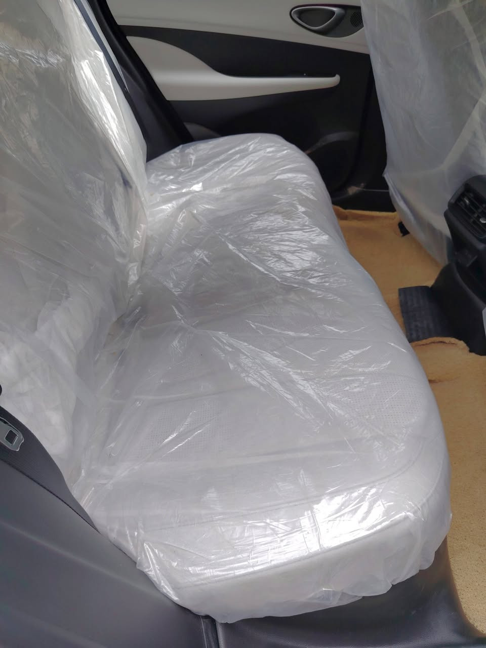 سيل فايف فول مواصفات ١٣ كامره ماشيه ٢٧٠٠ بانزين ماشيه ٨٠٠ والباقي على EV السياره بأسمي والرقم بغداد شبه مميز والسياره مكفوله من كلشي على وضع الشركه لا زلغ لا شخط لا بارد لا تبديل  شرط الفحص السياره سعرها من الاخير ٢٣ مليون بدون اي عمله ال تعجبه ويصرفله السعر الف هلا بيه
واذا واحد يكول سعرك اغلى من الزيرو على عيني وعلى راسي السياره مماشيه هواي وبيها ملحقات وانت احسب وشوف السعر
الرقم يكلف حوالي ٤٠٠ الف
برمجه وتحديث من شركة المقادير يعني مو فلاش تحديث جهاز اون لاين مع البرامج المدعومه 
كاعايات حوضيه اصليه مع الصندوگ ال سعرهن ١٢٠ الف
بورد اضافي للشحن كامل من جوزة حمايه واير ايرث وقراصه للبارد وبلك سويچ اصلي وجوزه ذكيه الكترونيه
سبير جديد مع فلينه وملحقاته وموضح بالصور
لزكات شاشه حمايه للشاشتين
كل عدتها جديده وما مستخدمه
تغليف الابواب من الداخل بعازل حراري
اخوان منعاً للاحراج هذا سعرها من الاخير يعني ما اتعامل.... ٢٣٠٠٠٠٠٠ مليون
***********
بغداد البلديات خلف مصرف الرشيد
