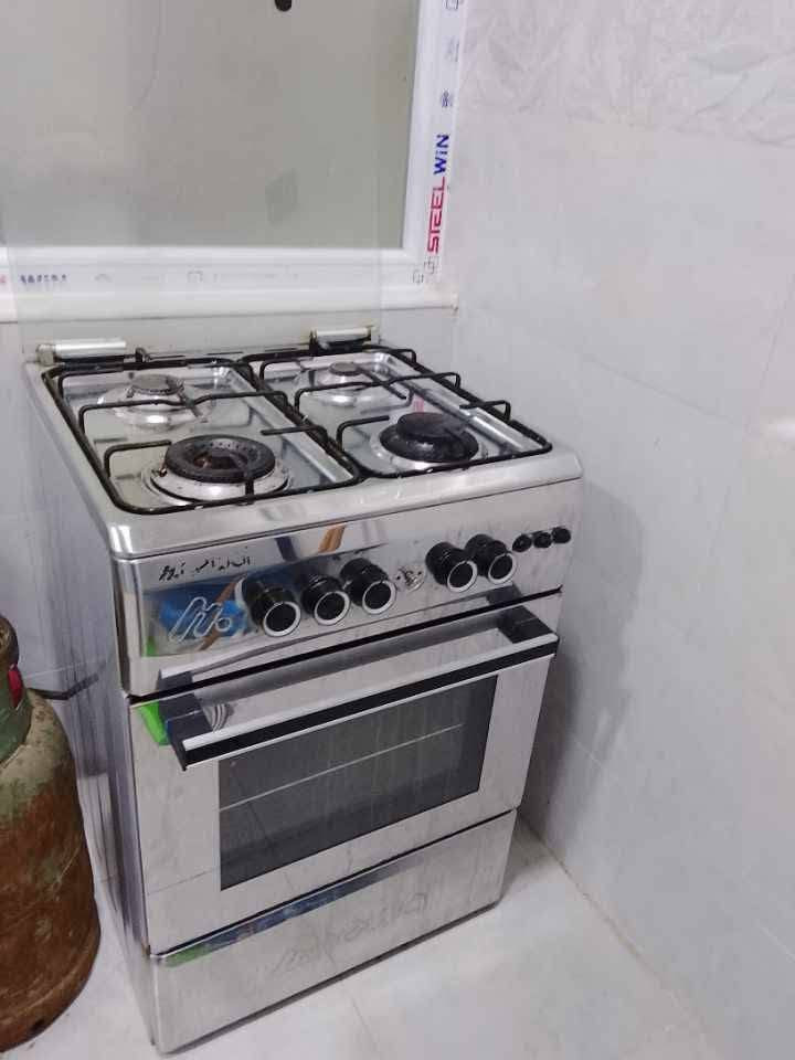 سلام عليكم
غراض بيت نظيفة جدا للبيع 

1)ثلاجة ماركة يونيفا (UNEVA) للبيع حجم 10 قدم سعرها 200 الف 

 2)طباخ غاز من ماركة Steelwin يتميز بهيكل ستانلس ستيل لامع.يحتوي على أربع شعلات علوية مع حوامل معدنية قوية.مجهز بغطاء زجاجي علوي شفاف لحماية الشعلات.يتضمن فرنًا سفليًا مدمجًا للخبز والتحميص سعرو 200 الف للعلم سعر الشراء 340 الف 

3) غسالة عادية نوع هيتاشي حجم 8 كيلو سعرها 80 قفل 
4) غسالة فول توماتيك اصلية نوع Samsung غير مصلحة سعر 100 الف قفل 
العنوان حي السماح 
الشراي يتواصل على الخاص وشكراً


**إذا كنت صاحب هذا الإعلان وتريد حذفه لأي سبب، رجاءا أرسل رسالة إلى الدعم الفني**
