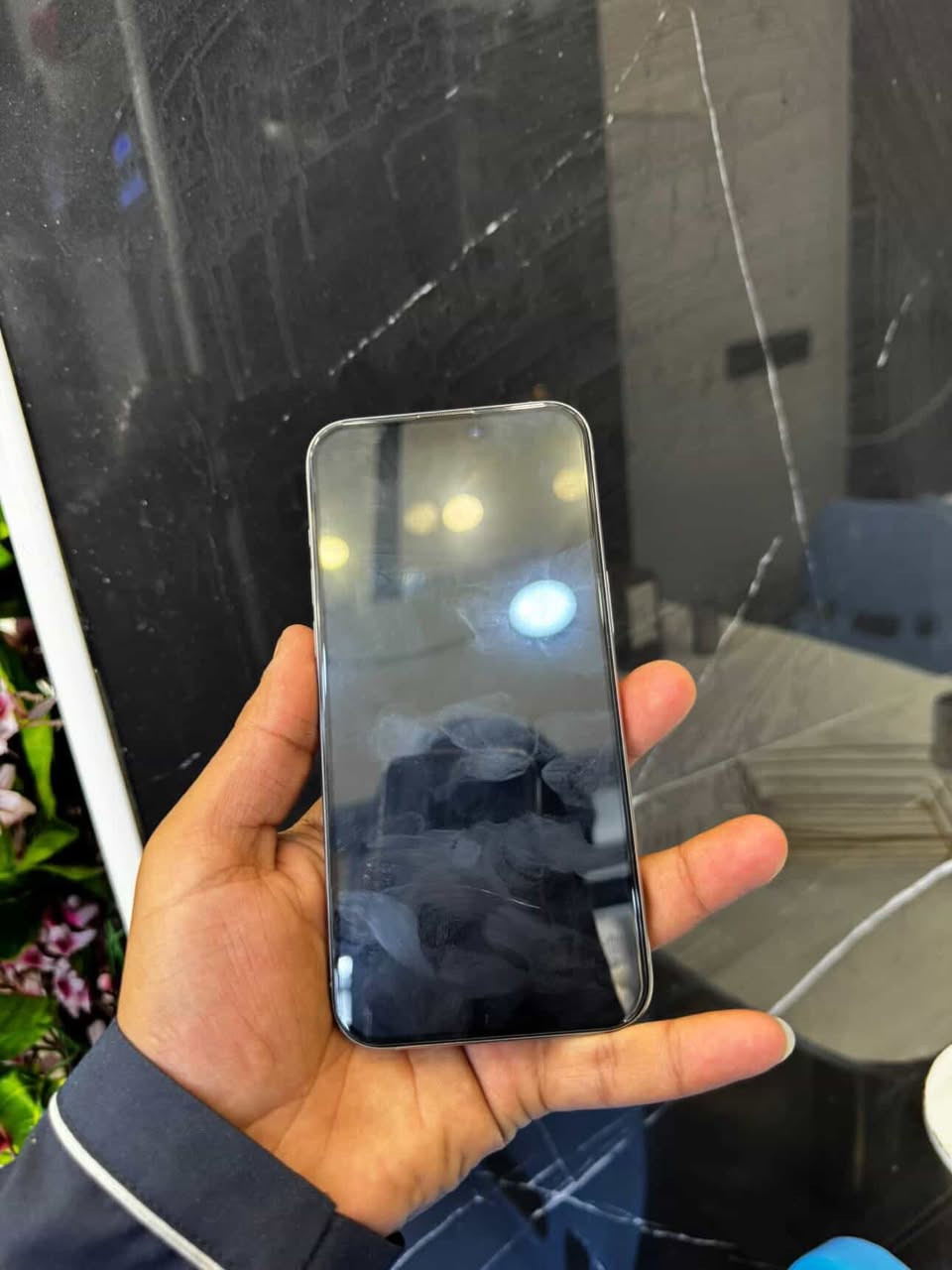 آيفون 15 برو ماكس 
ذاكره256
بطاريه 88

جهاز نضيف زلغ مابيه حيل نضيف ملحقاته كامله كيبل بعده جديد ب مكانه ب مليون و 100 وبيه محال حداً بصيط مكاني كربلاء حي العامل ***********
