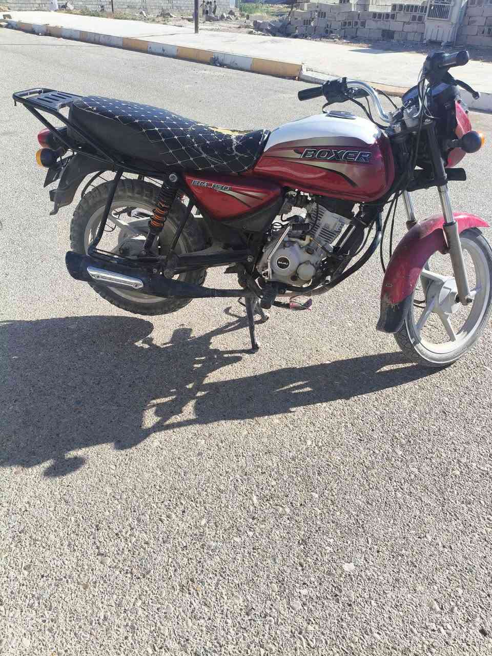 سلام عليكم دراجه بوكسر للبيع موديل 19باب اول 
 شرط الترقيم المكان ديالى شهربان  ***********
السعر 675الف وبيها مجال لشراي
