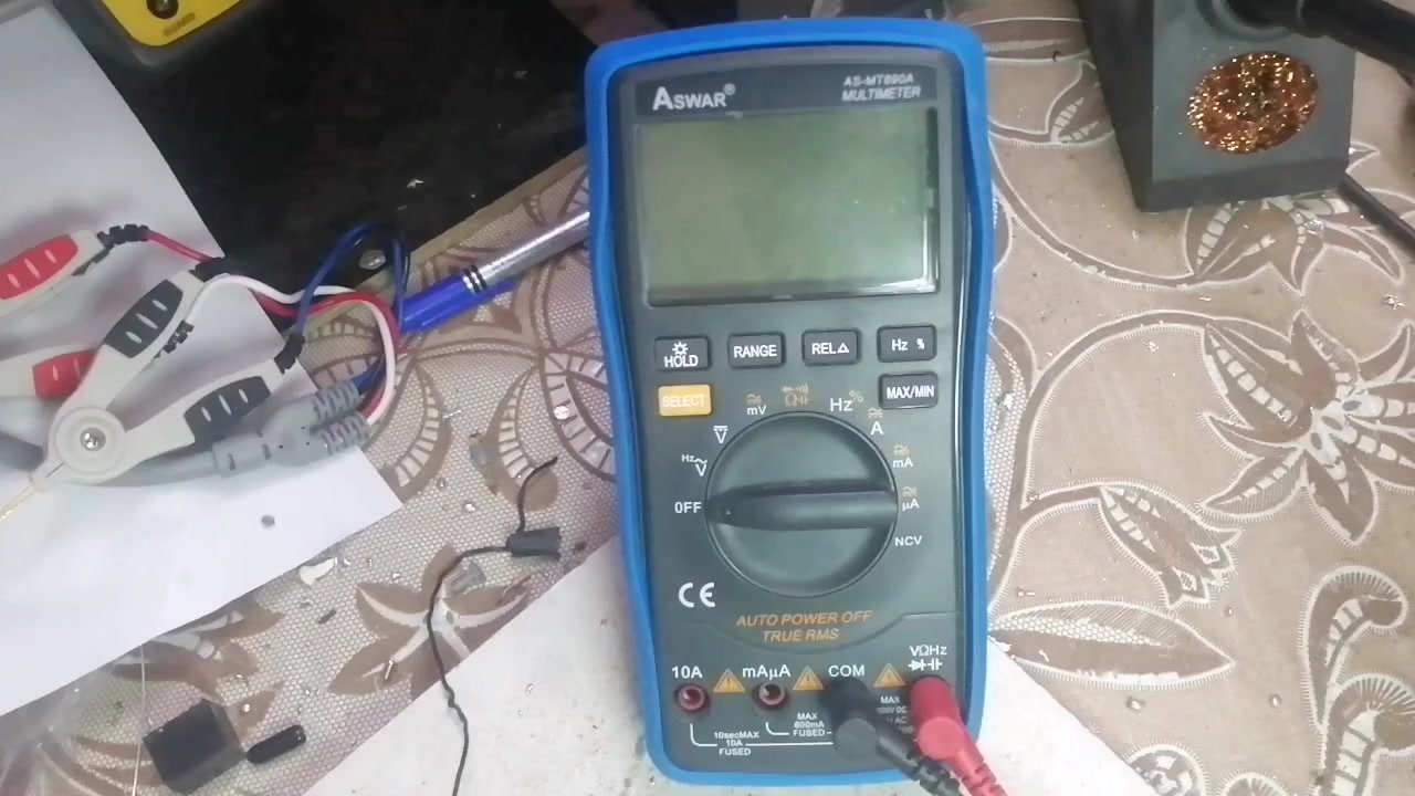 السلام عليكم
افوميتر أسوار نظيف جدا وقليل الاستعمال
لم يدخل اي تصليح وذو مواصفات عالية
قياس الجهد  المستمر إلى   1000 فولت
قياس الجهد المتناوب إلى 750 فولت
قياس التيار المستمر  والمتناوب إلى 10 امبير
قياس المقاومة إلى 60 ميگا اوم
قياس المتسعة إلى 6000 مايكرو فاراد
إضافة إلى تحسس التيار والأنطفاء الذاتي وغيرها.
للإستفسار الاتصال
***********
المكان بغداد
