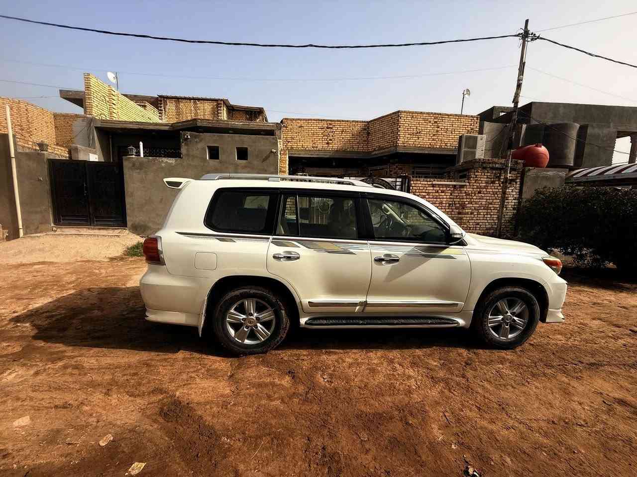 سلامو عليكم الاند كروز موديل 2012بريم فول موصفات رقم بغداد (أ نكليزي ) تخم تاير جديد حداديه جديه الايت زنون عالي 
السياره كفاله عامه العنوان بابل /الاستفسار ***********
