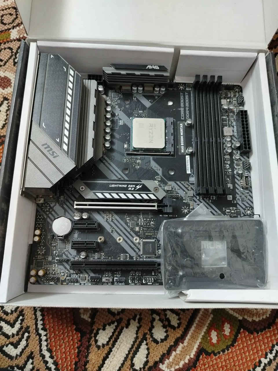 mag b550m mortar
AMD Ryzen 7 3700X
ram 16gb ddr4 3200mhz fury
cooler deepcool ag400 

السعر ٤٠٠ الف
*********** 
المكان بغداد والتوصيل بغداد فقط بغداد, العراق
