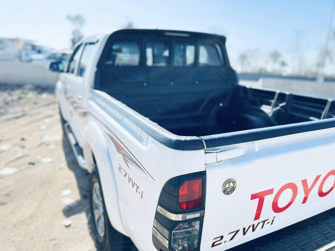 سلام عليكم اخوان بيكم هايلكس فور ويل للبيع كير اوتماتيك السيارة نضيفة كما موضح بالصورة مكان بغداد السعر 215 للاستفسار ***********
