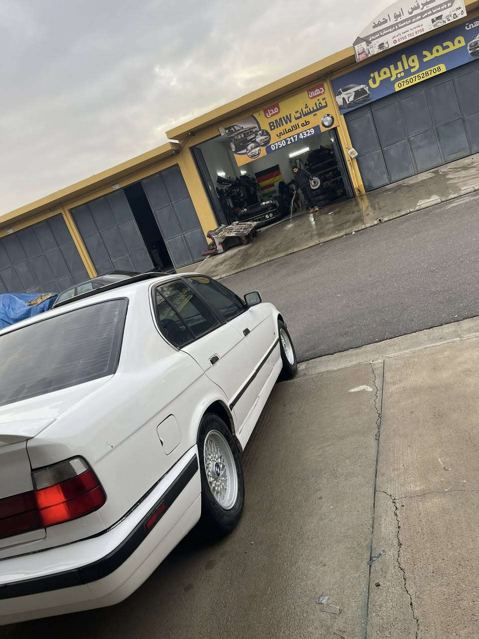 بي ام٥٢٠گير عادي موديل٩٢سلايت تبريد سياره عام بخه بو جاني چار تايره ويل جديدا سياره شني هاتيه صبخ كرن گير مكينه اكسل شه رتن تحويل قولبين برين شه رت 405هزار غرامه سه رن سعر٥٣او   مجال رقم تلفون ***********
