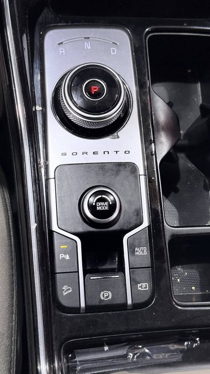 السلام عليكم 
سورنتو فول موصفات١
١/١ 
موديل ٢٣
سيارة كفالة عامة
من كلشي
صندوق كهرباء 
كير ماوس
‏٤وضعيات قياده
سايد بريك كهربائي 
٦سلندر
رادار
تشغيل عن بعد

مكانة ميسان
***********
