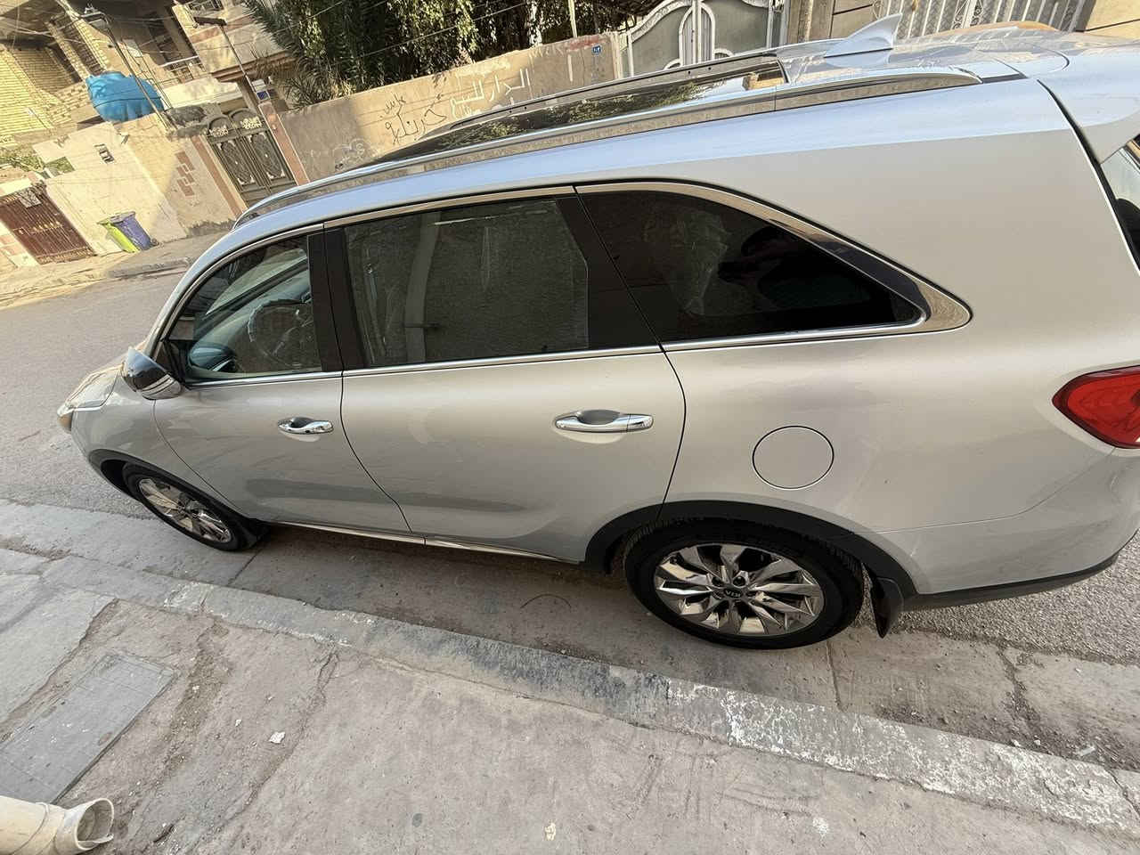 السلام عليكم سياره سورنتو موديل 2019 فول موصفات 1عل1  مكينه 6 سلندر
السياره كلشي ما ناقصه جديده بمعنه الكلمه  مكاني بغداد الكماليه رقمي (***********) السعر (175)
