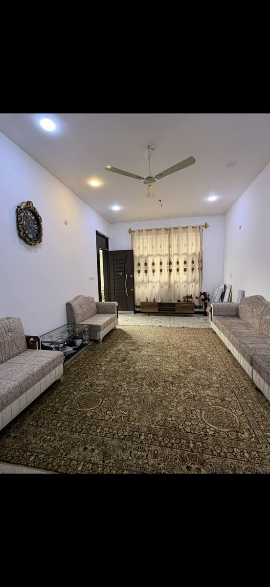 دار للبيع مساحة ٤١٦ متر طابو صرف زراعي على سدة بيت حسوني قرب الفريجي شارع سيد طه عرض الشارع ١٠ متر
يبعد عن السدة تقريبا ٢٥٠ متر

واجهة ١١متر ونزال ٣٨

بناء الدار ٢١٠ متر تقريبا طابوق سقف مسلح

يتكون البناء من

كراج يسع سيارتين

حديقة أمامية وخلفية 

استقبال 

صالة(هول داخلي)

غرفتين نوم واحدة سويت

مطبخ حار مع بارد 

مجموع صحيات داخلي  معزول مع صحيات خارجية 

الارضية كاشي 

في الطابق الثاني غرفة نوم مقطوعة بقاطع BVC بورسلين

مع سطح امامي وخلفي

متوفر ماء وكهرباء انترنت ضوئي 

للاستفسار الاتصال على الرقم التالي 

***********

***********
