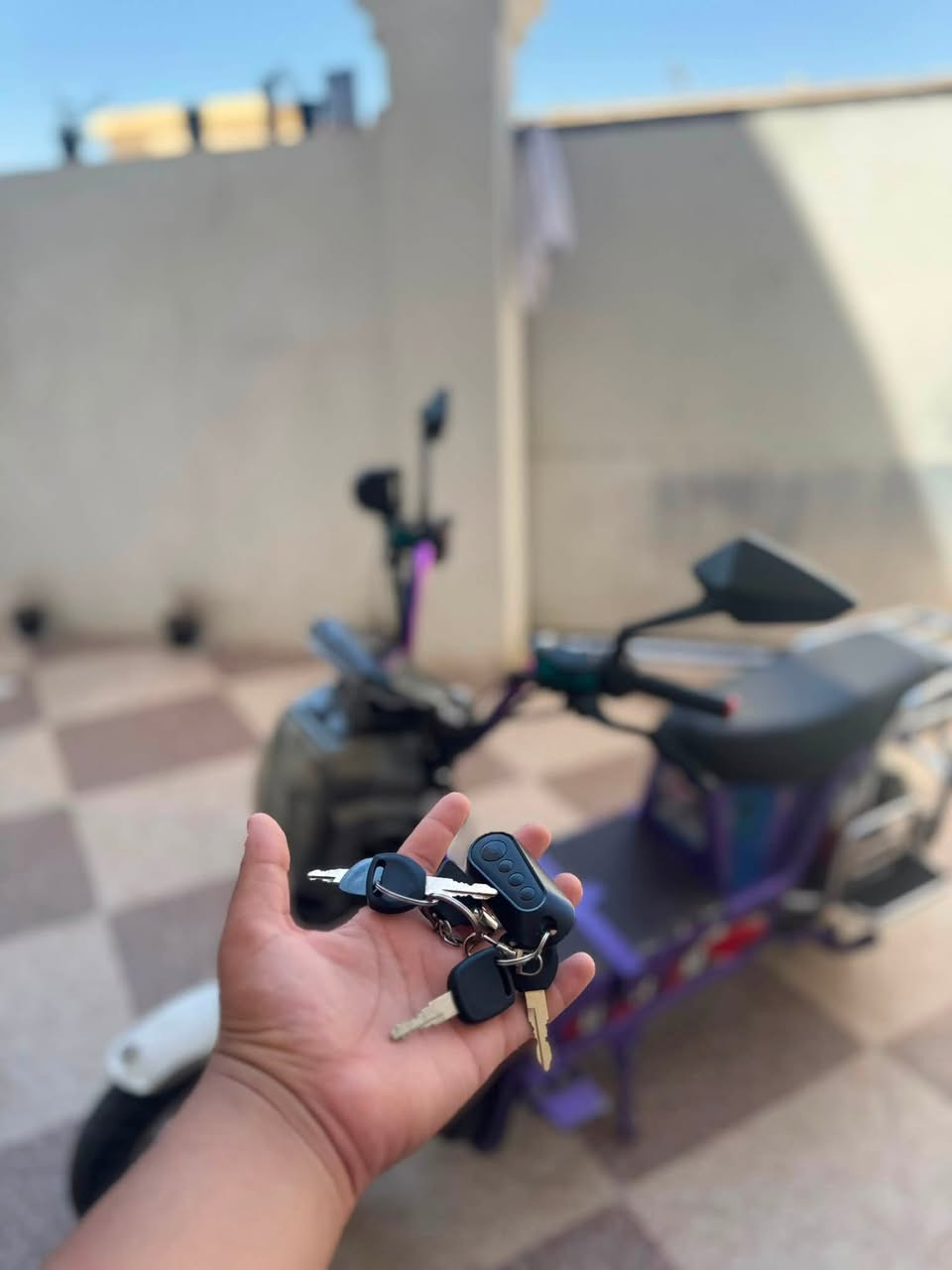 السلام عليكم
نوع موطور شحن هارلي جبلي
بطاريات 10ونص يقرن
بكR دبل اشاره 4سرع
مثبت سرعه 
شاشه ايباد
99سرعه
80 حقيقي
كهربائيات كلها شغاله
بلوتوث سماعه بي صوت جدا عالي
سعر نار وصدمه
525 وبي مجال للطيبين
مكاني الرمادي التأميم شارع النخيل 
***********
