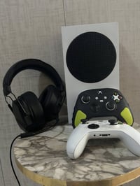 اكس بوكس سيريس S الجهاز نضيف والقران مستعمل قليل كلش ويا جوستك اصلي وس...