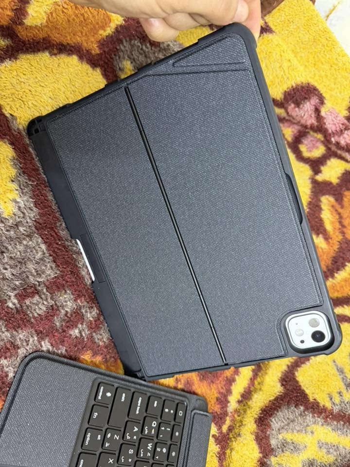 سلام عليكم 
ايباد M4 11pro
ايباد مشحون فقط 18 مره 
البطاريه 100 
النظافه 100‎%‎
ملحقات كيبورد وقلم وشاحن وكارتون 
بعده داخل الضمان لشهر ال9 
العنوان بغداد الشعلة 
***********
السعر 1250 وبي مجال كلش بسيط
