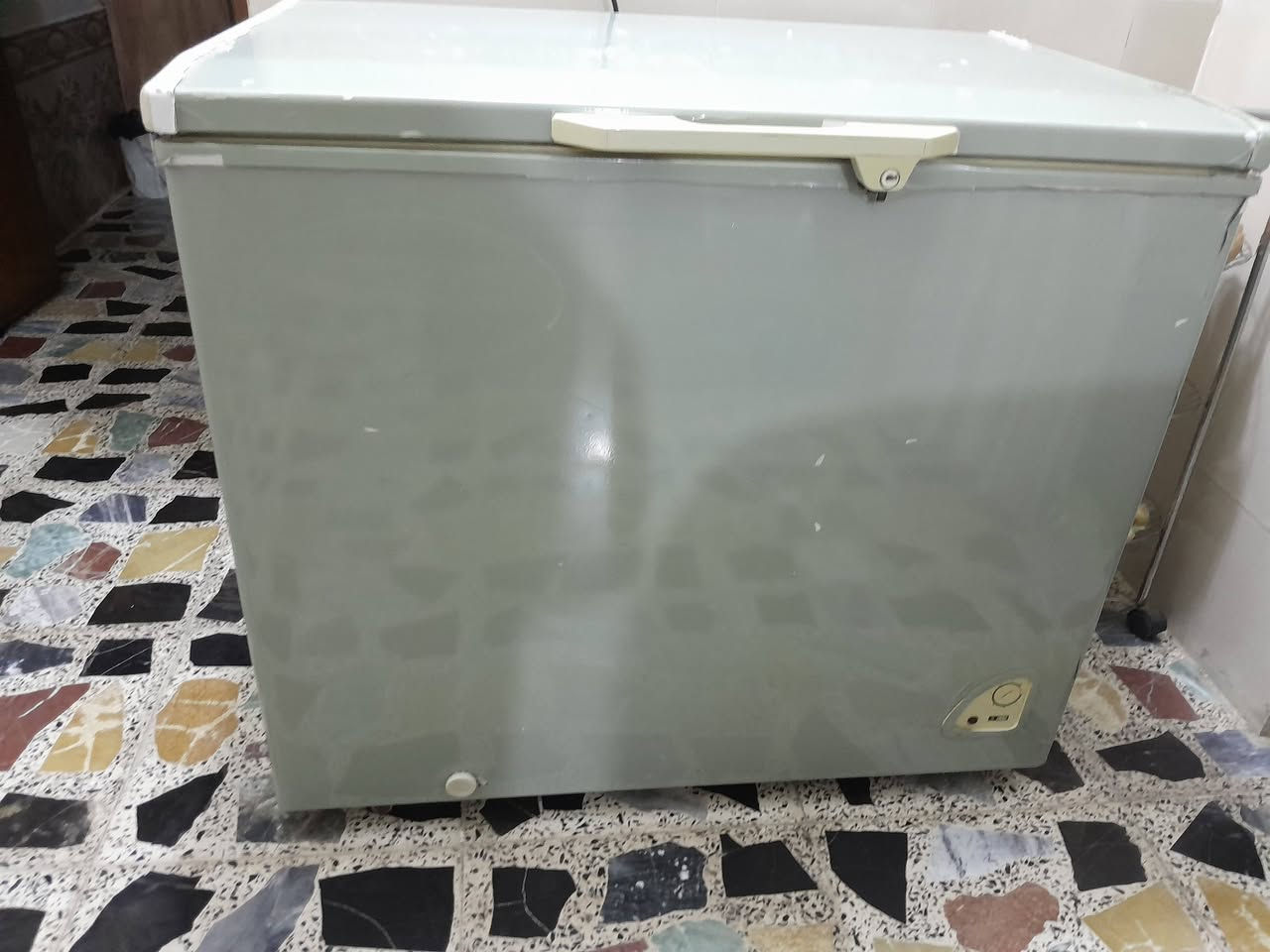 مجمدات اثنين للبيع وحده جديده وحده مستعمله امانت الله تجميدهن ايخبل وعله الفحص سبب البيع اريدنشتري وحده جبيره بدل الثنين  سعرالجديده ٢٦٠ والمستعمله ١٧٥وثنينهم نفس القياس وكولش نضيفات *********** التصال عله هذا الرقم
