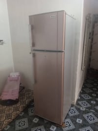 اخوان ثلاجه 12 قدم السعر 150 وبيها مجال اي ضرر ما بيها العنوان حصوه 07...