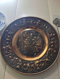 طبق نحاس أحمر • مختوم هولندي • ٣٧سم