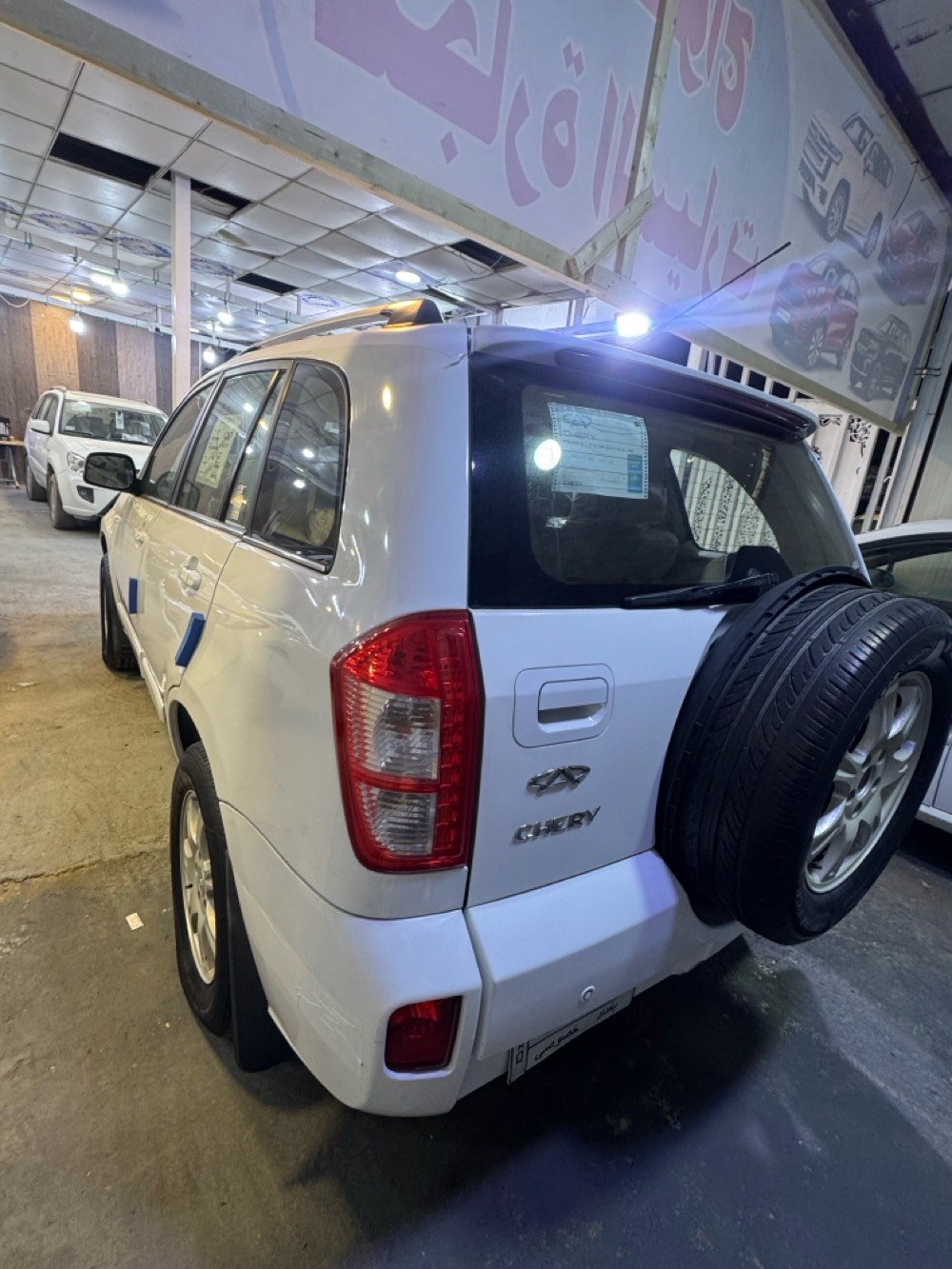 سيارة شيري تيجو للبيع، بلون أبيض نظيف جداً وموديل حديث. السيارة بحالة ممتازة من الداخل والخارج وتحتوي على إطارات جيدة. توجد في بغداد وجاهزة للسفر والعمل مباشرة.