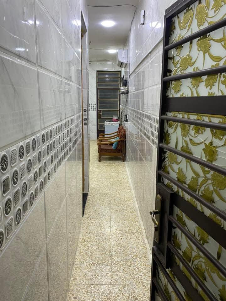 سلام عليكم بيت 100 متر واجهه 5 نزال 20 طابق واحد زراعي 117 مجاور معمل الغاز جاهز من كلشي والصور كدامكم 
للاستفسار ***********
