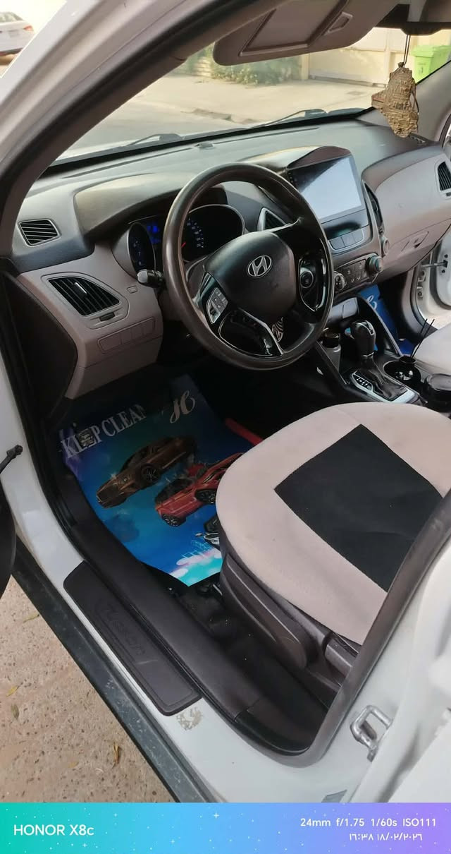 السلام عليكم ورمضان كريم
توسان 2016 خليجي للبيع 
السياره حلوه ونظيفه واستخدام بيت 
محرك كير تبريد مكفولات 
بيه بس باب خلف السائق مبدله وبارد بالجاملغ الأمامي 
السياره محركه 2000 دوش 
خمس ويل كب اشاير بالمري شاشه لمس 
مضخم خلفي 
السياره جاهزه من كل النواحي 
رقم نجف الماني سنويه 2027
السياره بسمي ثاني يوم التحويل 
154 وبيه مجال للشراي 
التواصل ‭0783 378 2108‬
