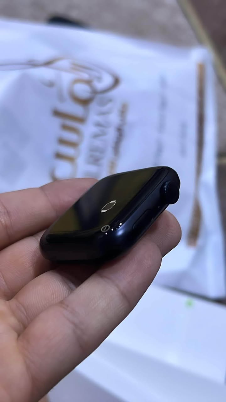 السلام عليكم 💸
ساعه ابل جيل 9 حجم 45 اسود 
بطاريه 100 نضافه 100 ملحقاته كامله ضمان ماستر مكاني بغداد *********** بغداد, العراق
