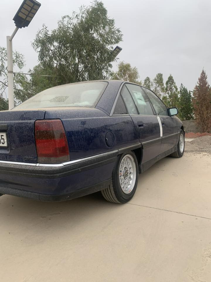 ئؤپل ئؤمیگا مؤدیل ١٩٩٣ گیر تؤماتیک سەنەوی نوێیە هەتا ٢٠٣٠ رەقەم باریک سەیارە بەناو خؤمە  بەناوکردن براوە و وەرگەرا بەشە رت  جەمپیکی خە فیفی پیشو پشتی هەیە سەیارە کە نقوستانی تیدانییە سعری داوای 45وە رە قە و  مەعامە لە ***********
