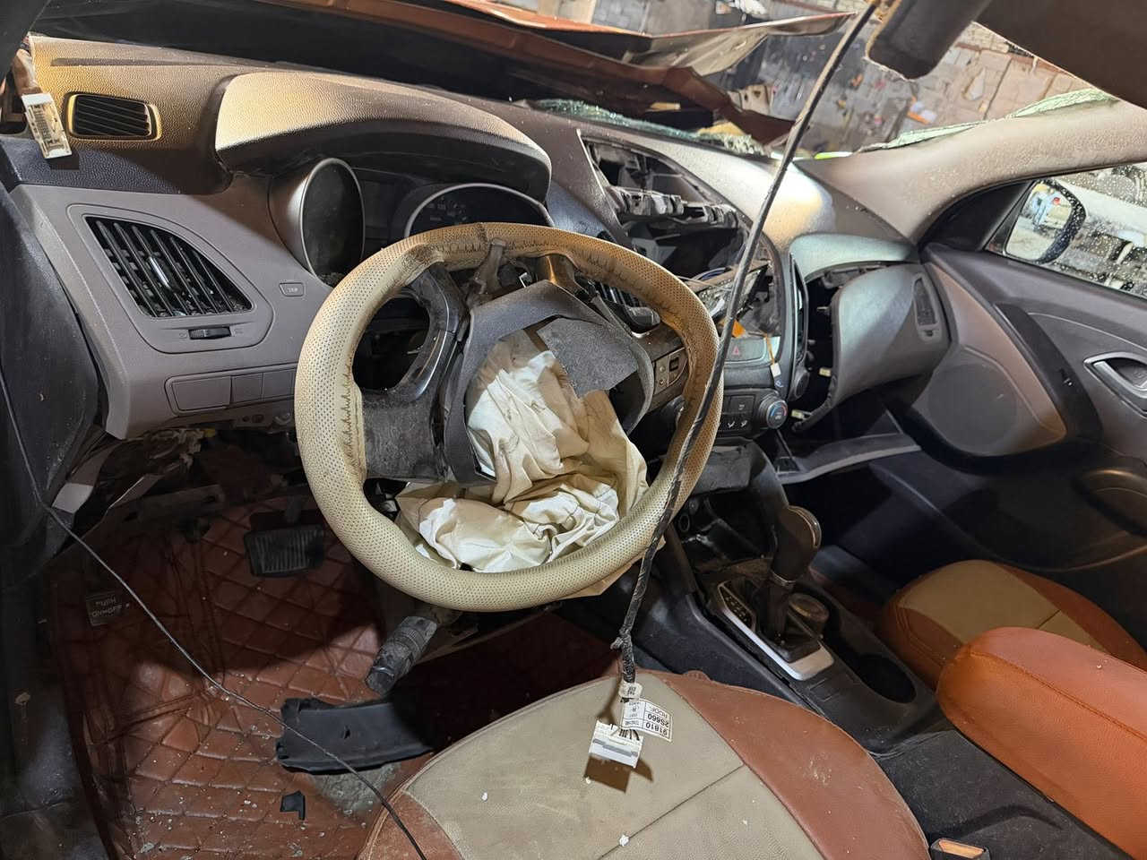 سلام عليكم لبيع توسان موديل ٢٠١٥ رقم بغداد عله حادثهه مثل صوره سعرهه ٦٥ مكان سياره بغداد المشتل استفسار ***********
