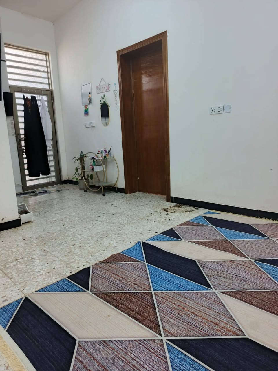 اعلان 
بيت بحي النفط مساحه 100 م مربع ركن 
زراعي اقرار محكمه 
 
خلف سوق صيادين 
يتكون من غرفه وصاله ومطبخ واستقبال وصحيات 
 داخليه وخارجيه 
بسعر 63 مع المجال 
تفاصيل اكثر مراجعه مكتب الساعي للعقار 
او الاتصال بالارقام التاليه 
***********
***********
***********
عنوان المكتب سايدين حي الشرطه مقابيل اسواق ريتاج 🧿
