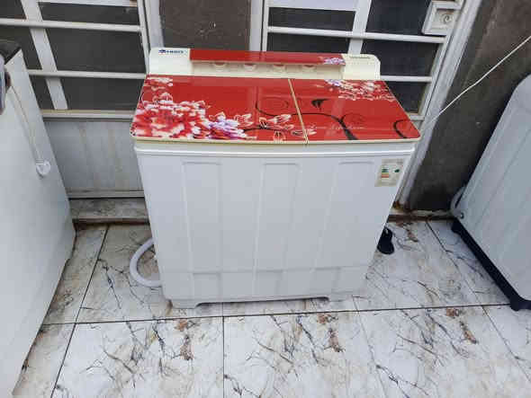 غساله نوع ،، هيرو ،، صناعة هندية وجه بلازما اخت الجديده حجم 20 كيلو نضيفه جدا غسل وتنشيف عالفحص السعر 110 الف مكانها حلة نادر مقابل محطة العرفان *********** يوجد توصيل داخل الحلة فقط 10 الف
