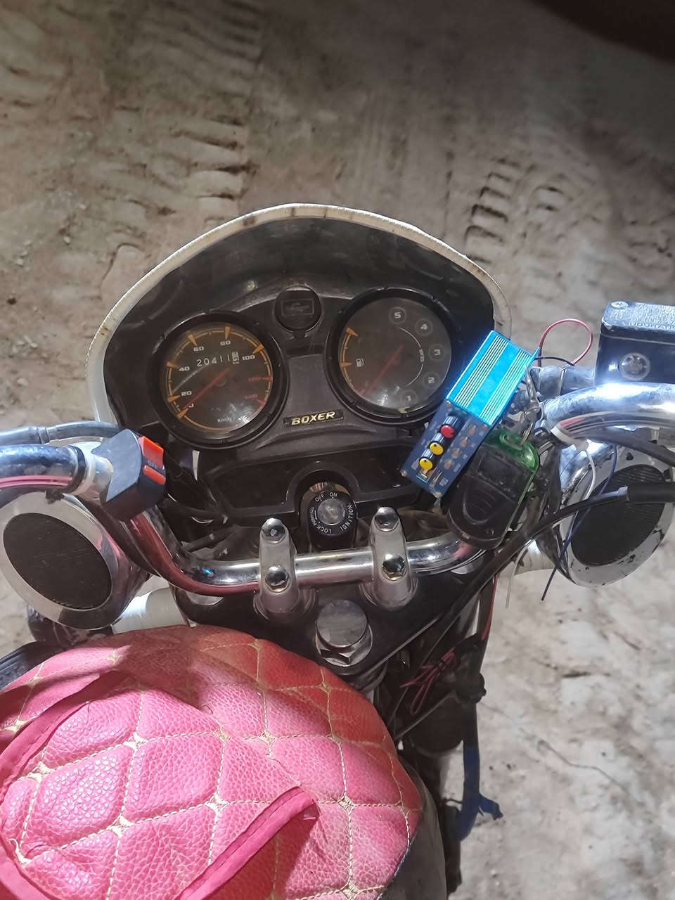 بوكسر موديل، 23 فحل اوراقه كامله اصولي لون ازرك السعر 1250 وبيه مجال
***********
متواجد عل نت وعل رقم
