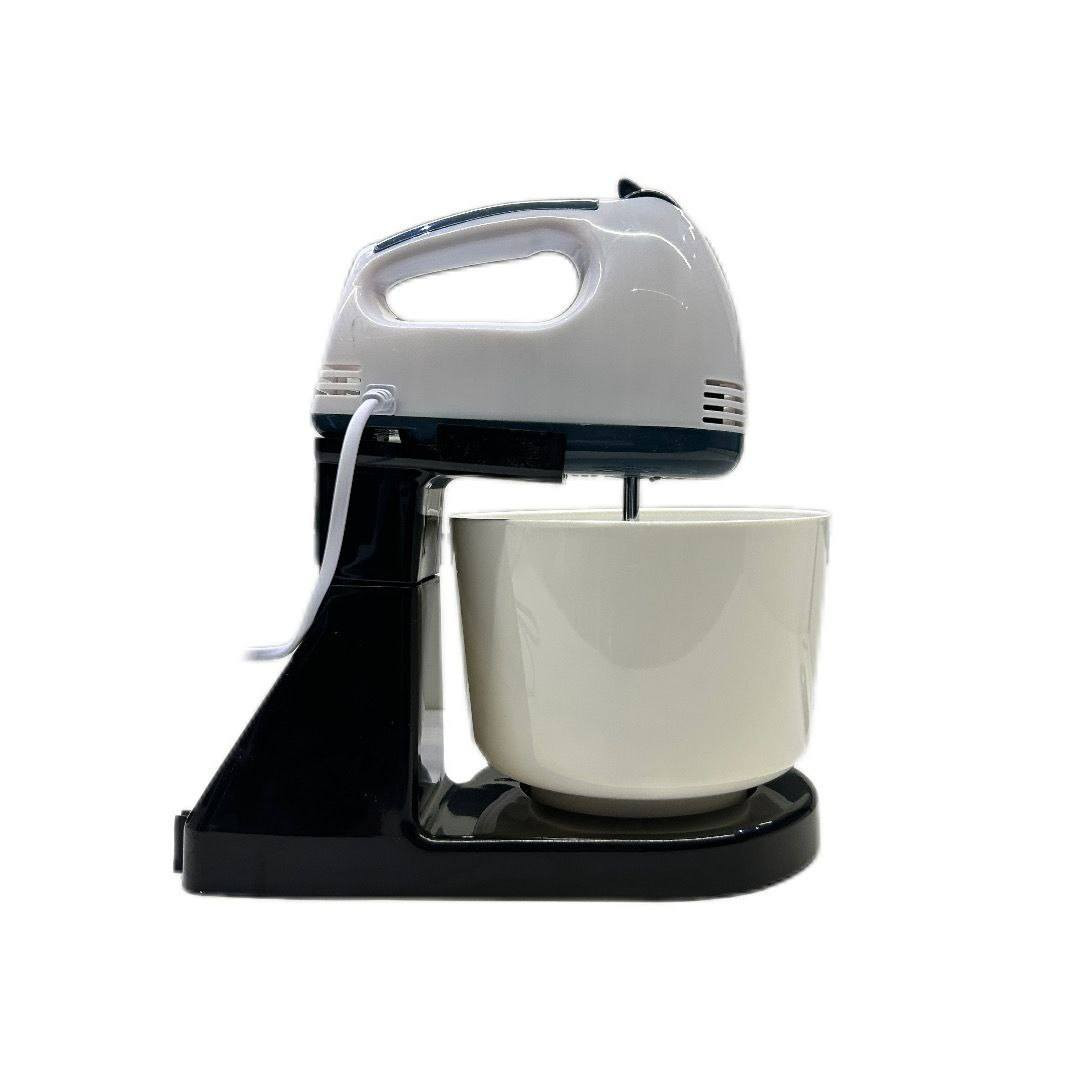 ✨ خلاط كهربائي موديل MM-133K من Scarlett England ✨
إذا تحبين الحلويات والمخبوزات وتريدين شي عملي وسريع بالمطبخ 🍰💗
هذا الخلاط راح يكون مساعدج المثالي!
🔹 خفق البيض والكريمة بكل سلاسة
🔹 عجن ومزج العجينة بسهولة بفضل خطافات العجن المرفقة
🔹 مثالي لتحضير الكيك، البسكويت، وكل أنواع المخبوزات
🔹 تصميم مريح مع إمكانية تثبيته على قاعدة ثابتة
🔹 وعاء ثابت قابل للإزالة لسهولة الاستخدام والتنظيف
⚙ المواصفات:
▫ القدرة: 200 واط
▫ 7 سرعات للتحكم حسب الحاجة
▫ زر خاص لفصل المضارب بسهولة
▫ الملحقات: مضربين للبيض والكريمة + خطافين للعجين
السعر 21 ألف ويوجد توصيل بغداد والمحافظات 💕.


**إذا كنت صاحب هذا الإعلان وتريد حذفه لأي سبب، رجاءا أرسل رسالة إلى الدعم الفني**