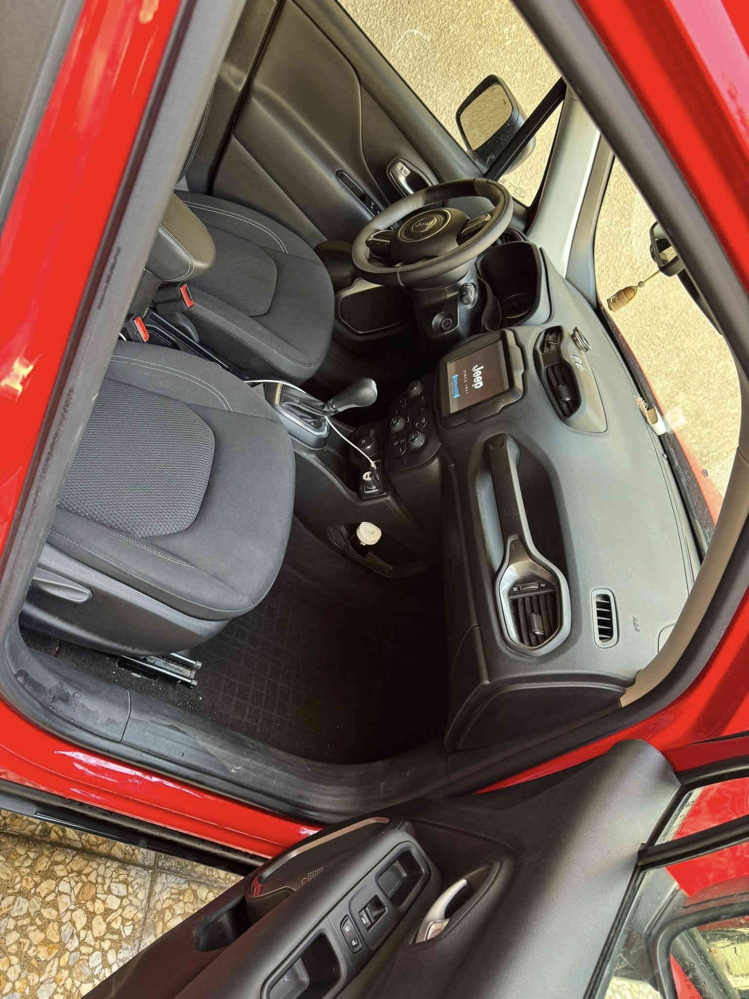 جيب رينجيد 2023 بغداد ماشية18000 mi    حادثها بنيد واجلغ بدون دواخل بدون ايرباك جديدة السعر 150 
***********
