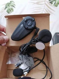 بلوتوث خوذه ماركة اللجاس اصلي باله جديد غير مستخدم للاستفسار ٠٧٧١٣٣٥٨٥...