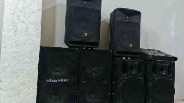 سلام عليكم 
سماعات عدد ٦ 
وجهاز دينكورد جيل ثاني 
اريد ابيعهن كلهن 
سعر 1مليون و250الف
اتصال على رقم  ***********
