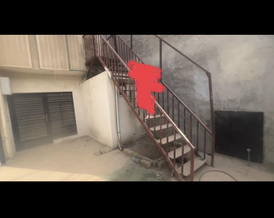 السلام عليكم   للبيع مساحة  80 م
بناء قديم كاع يباع 
 حي تونس فلافل السيد 330 م قريب حسينية حجه المنتظر ع 
*********** الاستفسار
