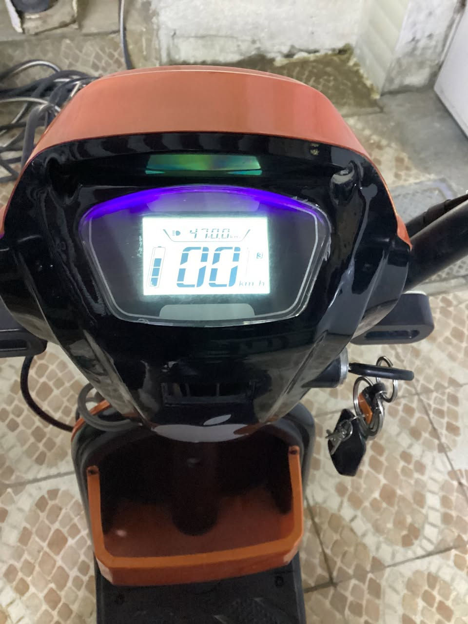 عنواني محمودية حي السلام.
السلام عليكم عندي دراجة شحن للبيع  دراجة نظيفة مابيها شي بس البريك الخلفي ميشتغل  تحتوي الدراجة على (بصمتين ومفتاحين) تشغيل عن بعد الاستفسار (***********).
