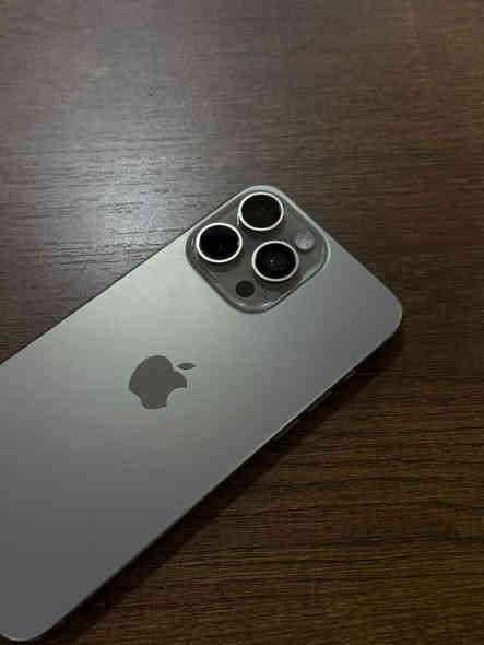 السلام عليكم 
للبيع آيفون 15 برو ماكس  ذاكرة 256 بطارية 85 مع الملحقات ( كارتونة + كيبل اصلي ) النظافة مثل ما موضح بالصور 

المكان حلة —- *********** 

السعر : مليون قفل
