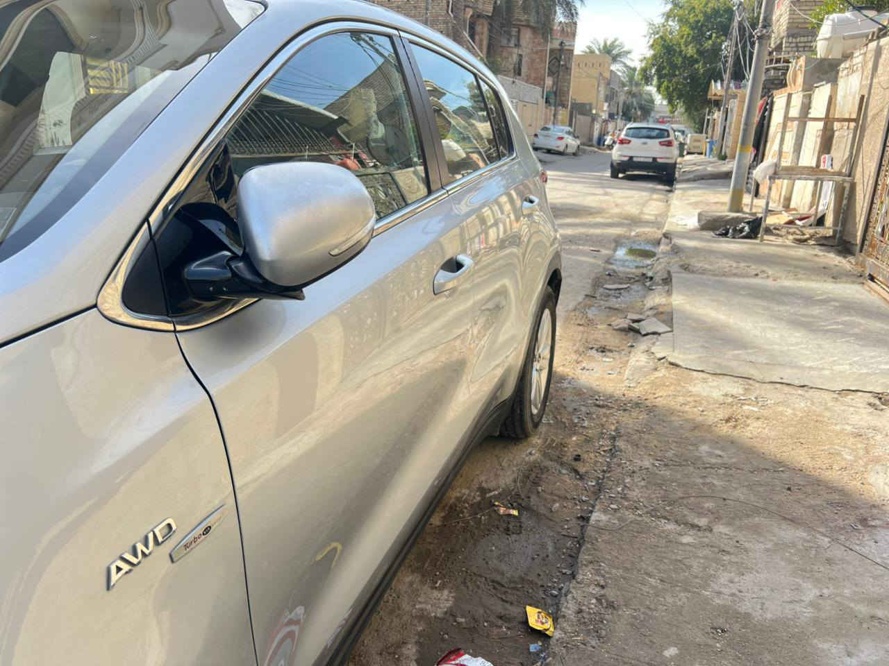 السلام عليكم
كيا سبورتج ٢٠١٩ وارد امريكي 
محرك GDI 2400 شرط بدون تنقيص دهن 
سيارة كامله والحمد لله سونارين بالصور 
بيه منظومة غاز نوعها زافولي راقية جدا 
تدفئه تبريد شغال 
سنويه ٢٠٣٠ جديده 
السعر 150 وبيه مجال 
للتواصل على الرقم *********** بي واتساب 
مكان بغداد حي الجوادين
