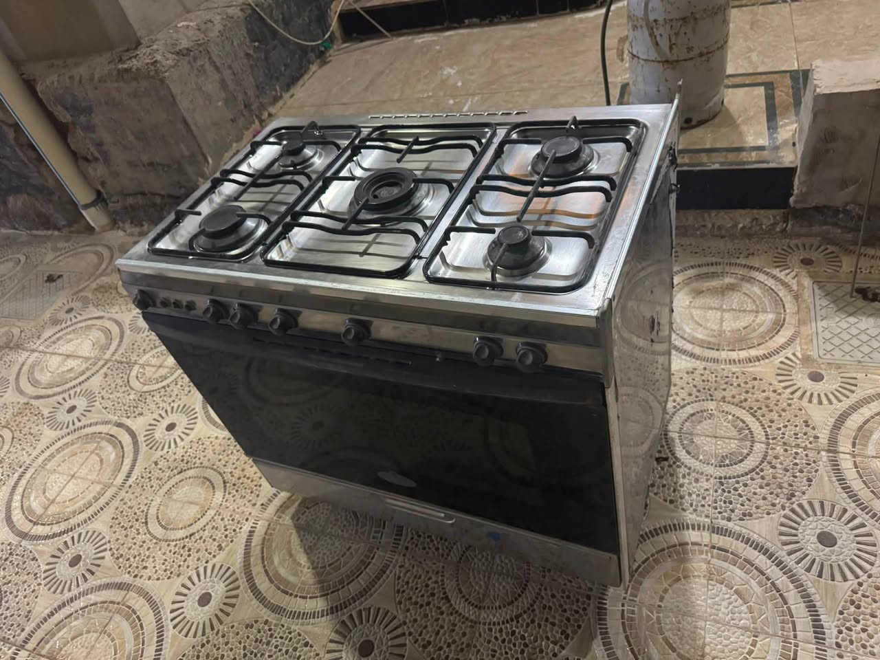 طباخ كريازي  المصري اصلي للبيع
الحالة جيدة جداً شغال كل العيون و الفرن و نظيف كل عيب مابي و ويا ملحقات موضحة بالصور 

السعر 230 وبي مجال 

*********** 

البيجي حي العصري
