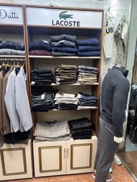 فاترينات للبيع عدد ثمانية  الارتفاع ٢٨٠  العرض. ١٠٠. للاستفسار الاتصال...