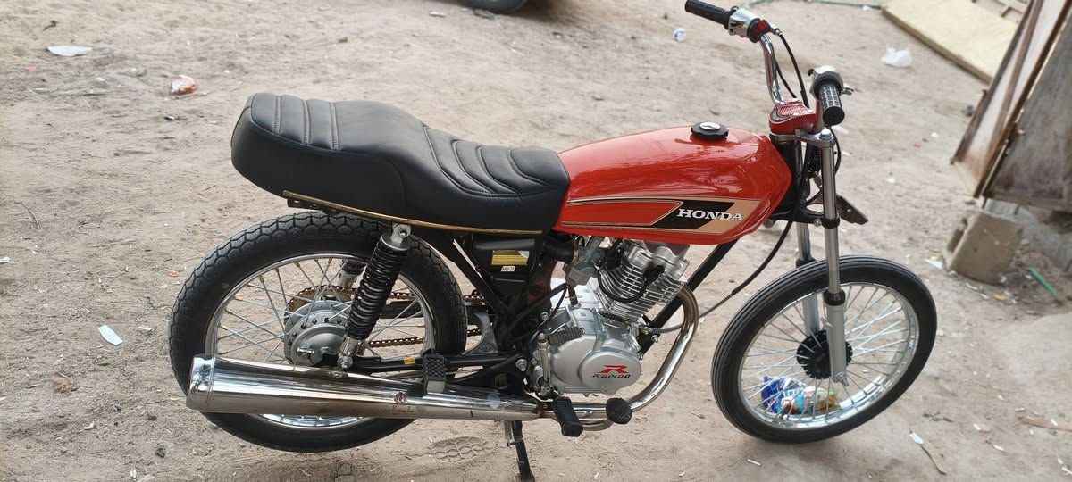 السلام عليكم دراجه رابيدو للبيع ادوات توه معمره الدراجه بعدها ع سحك الدراجه كلشي مابيه تجي وتشوفه شوفت عينك السعر 700وبيه مجال قليل لشراي رقمي ***********
