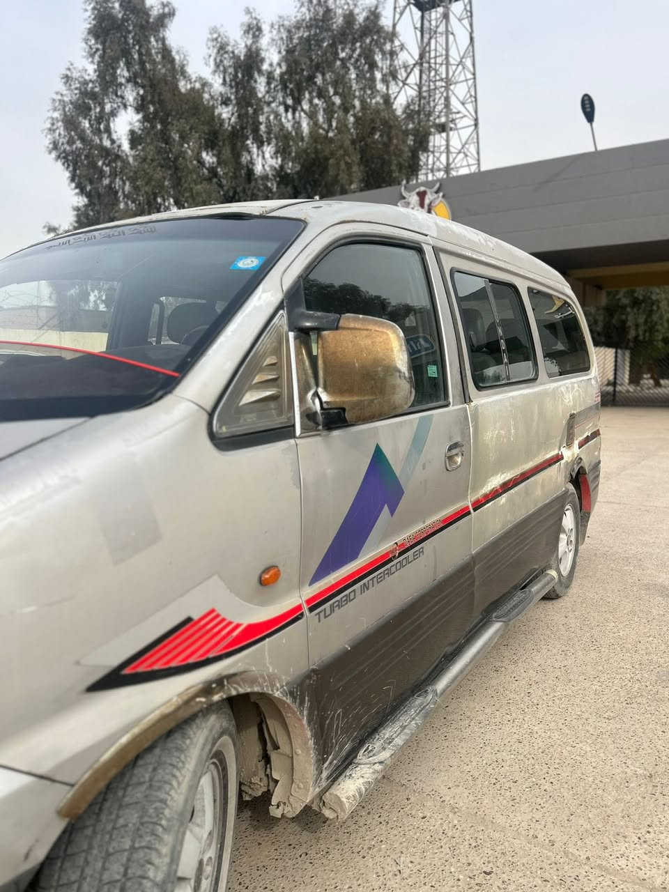 السلام عليكم استاركس 2007 اصل  11راكب  بغداد باسمي تحويل ثاني يوم  امصفرة هايئة ومرور !  مكينة تجفيت جديد    كلة نفض صار شهرين من جفتتهة السيارة سياحي أربعة دسك  الشاصي من جهة السايق امعمر درجة اولاً مير وأكسل جدد  والكشر شوف العين  السعر 65 بيهة مجال بسيط أي استفسار اتصل ع الرقم ***********.
