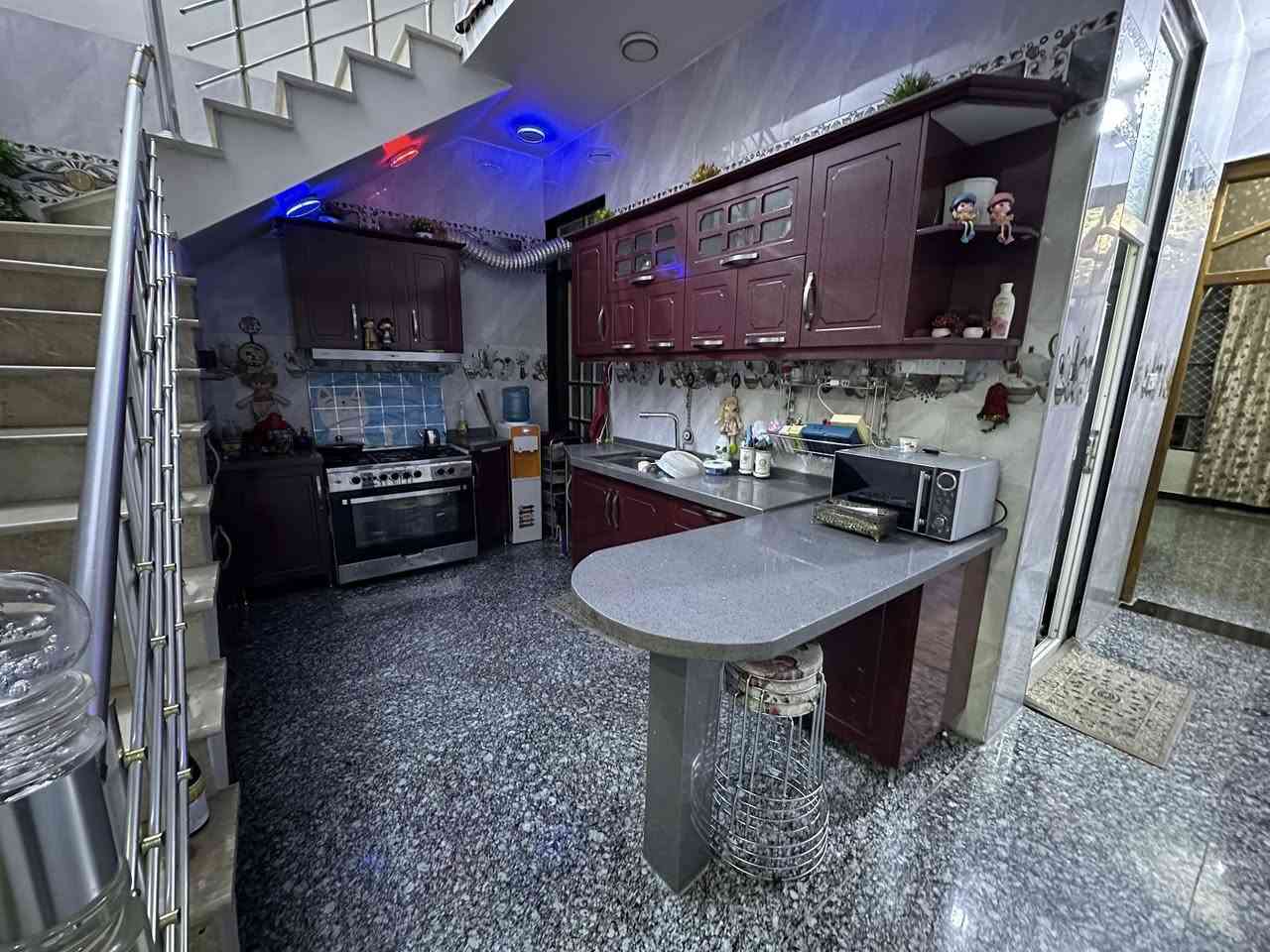 تم تخفيض سعر البيت فرصة مناسبة للجميع
بيت للبيع زراعي سند 25 اقرار محكمة ب اسمي في الامين الثانية طابقين بناء حديث 

المساحة 100 متر - الواجهة 5 متر - النزال  20 متر

الطابق الارضي: استقبال  - غرفة نوم - مطبخ - حمام داخلي مع تواليت غربي - حمام تواليت شرقي خارجي

الطابق الاول: 2 غرف نوم - حمام و تواليت  بالإضافة إلى بيتونة كبيرة وسطحين

العنوان: الامين الثانية سكينة الزراعي مقاطعة 9/2 تدخل للبيت من فرع مخبز الساعدي سابقآ  

للإستفسار الاتصال على الرقم ***********
