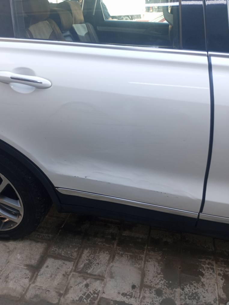 سلام عليكم هافال موديل 18 H7 للبيع سياره عليهاادامه سياره فول معروفه بيها صبغ جاملغ الايمن وبارد باب خلف سكن ودعجه اصغيره باب خلفي على وضع شركه تخم تاير السعر 140 هاتف *********** بغداد سبعه راكب تبريد مركزي بغداد, العراق
