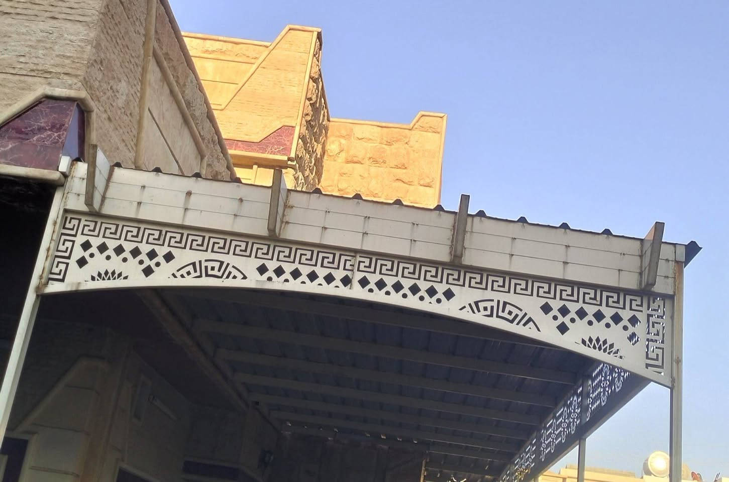 السلام عليكم
سقيفه للبيع
طول/9         عرض/2.5
المكان/كركوك
للستفسار/***********
