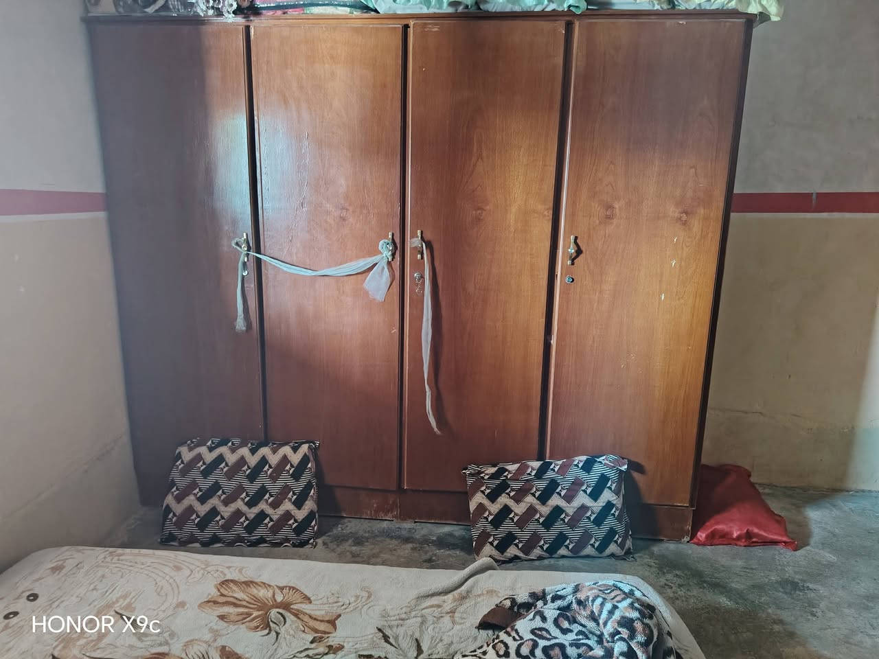 غرفت خشاب لبيع اتصال ***********
